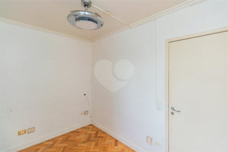 Apartamento à venda com 3 quartos, sendo 1 suíte, em Campo Belo, São Paulo, SP