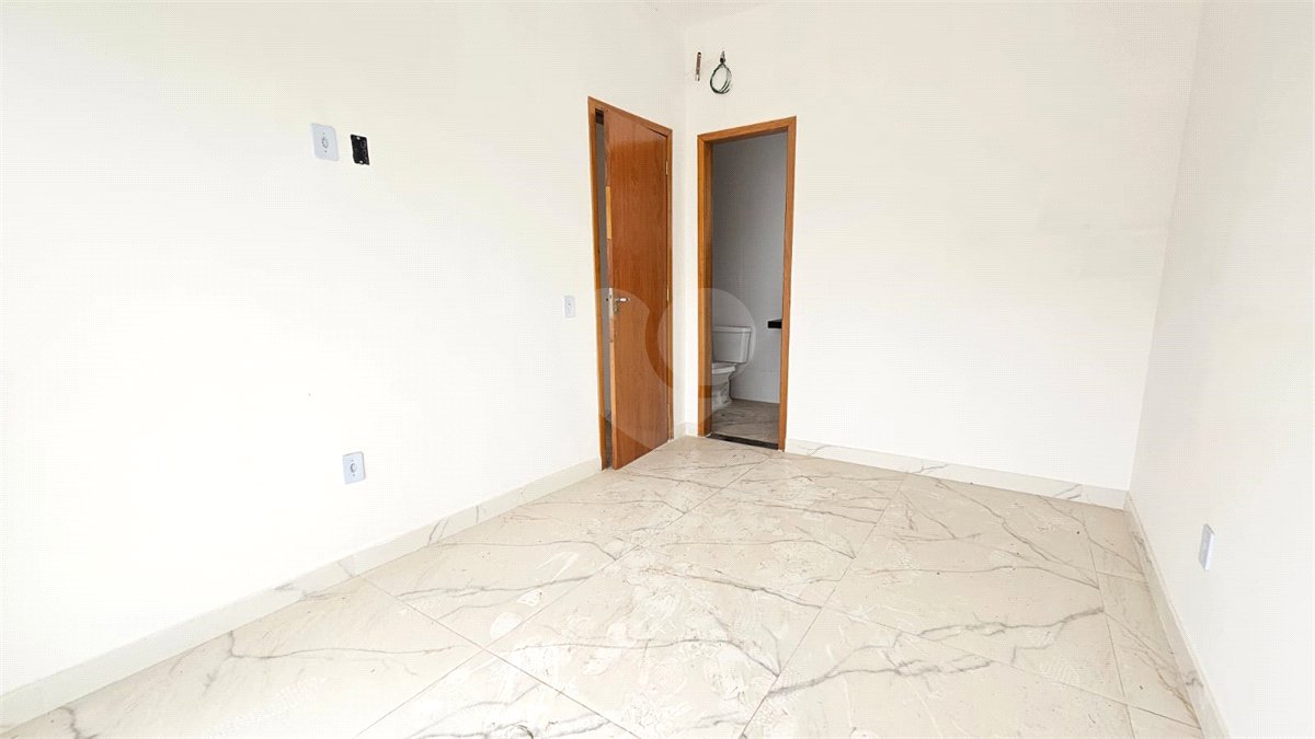 Casa à venda com 2 suítes no condomínio Loteamento Monte Libano, Rio de Janeiro - RJ