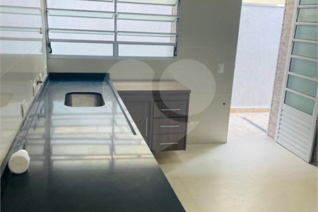 Casa à venda com 4 quartos, sendo 1 suíte, em Santo Amaro, São Paulo, SP