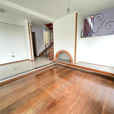 Casa à venda com 3 quartos, sendo 1 suíte, em Jardim Tapajós, Atibaia, SP
