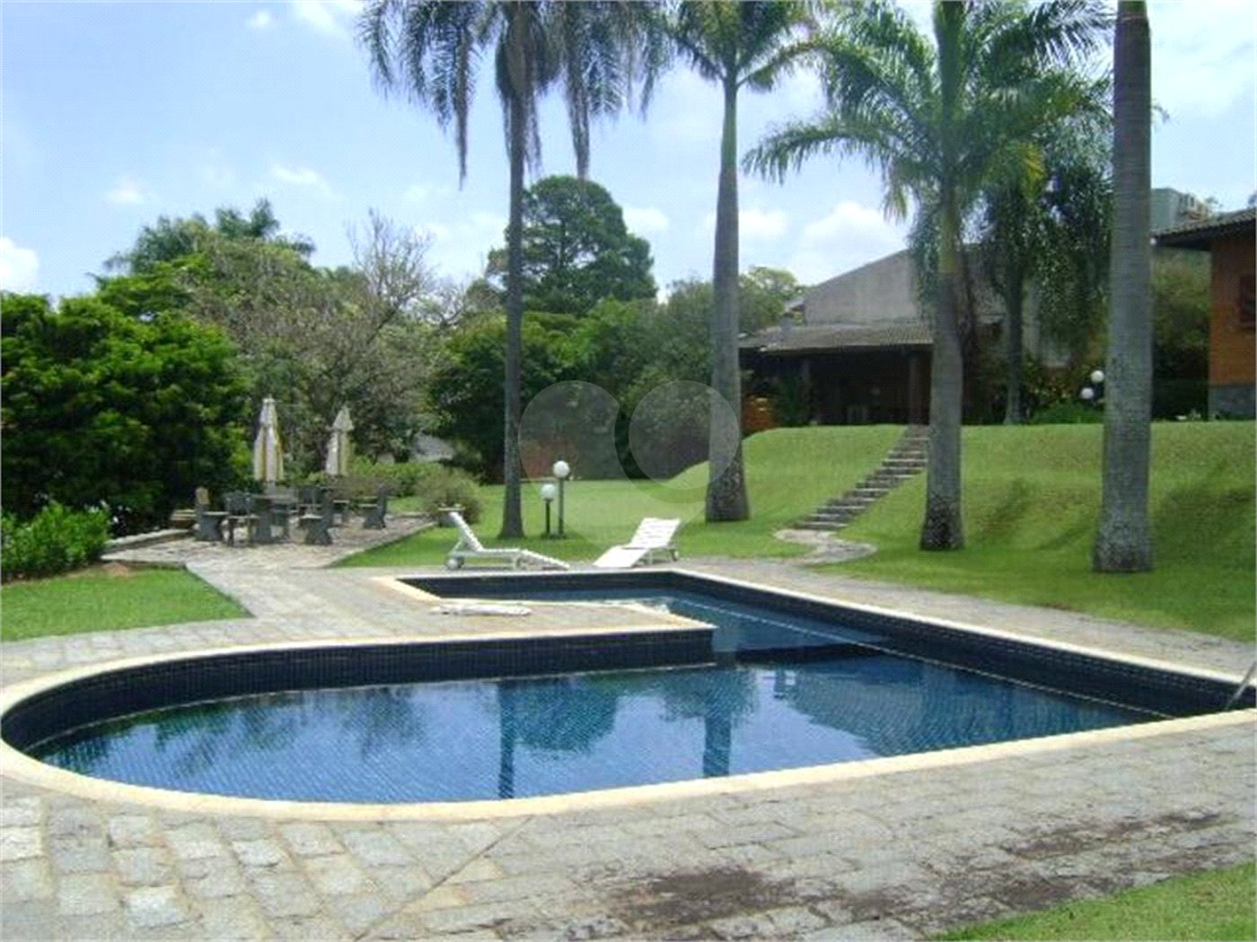 Casa à venda com 5 quartos, sendo 3 suítes, no condomínio Estância Marambaia, Vinhedo - SP