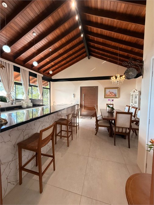 Casa à venda com 4 quartos, sendo 1 suíte,  no condomínio Alpes da Cantareira, Mairiporã - SP