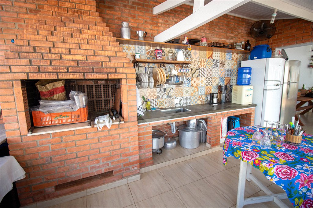 Casa à venda com 3 quartos, sendo 1 suíte,  em Jardim Bandeirantes, São Roque, SP