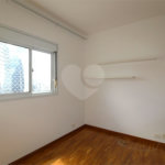 Apartamento à venda com 3 quartos, sendo 1 suíte,  em Vila Olímpia, São Paulo, SP