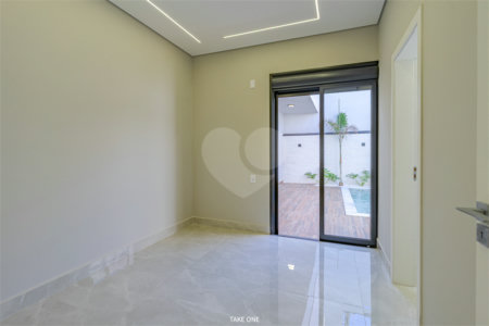 Casa à venda com 3 quartos, sendo 1 suíte, no condomínio Residencial London Park, Indaiatuba - SP