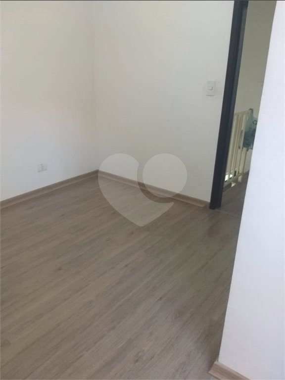 Casa à venda com 3 quartos, sendo 1 suíte, no condomínio Primavera, São Paulo - SP