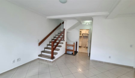 Casa à venda com 3 quartos, sendo 1 suíte, no condomínio Residencial Villagio, São Paulo - SP