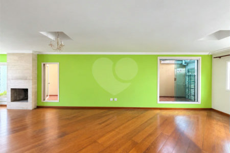 Casa à venda com 3 quartos, sendo 1 suíte, no condomínio Vila das Emboabas, São Paulo - SP