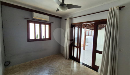 Casa à venda com 4 quartos, sendo 2 suítes,  no condomínio Residencial Grape Village, Vinhedo - SP