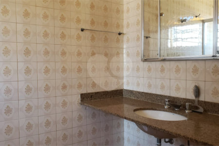 Casa Térrea à venda com 3 quartos, sendo 1 suíte,  em Campo Grande, São Paulo, SP
