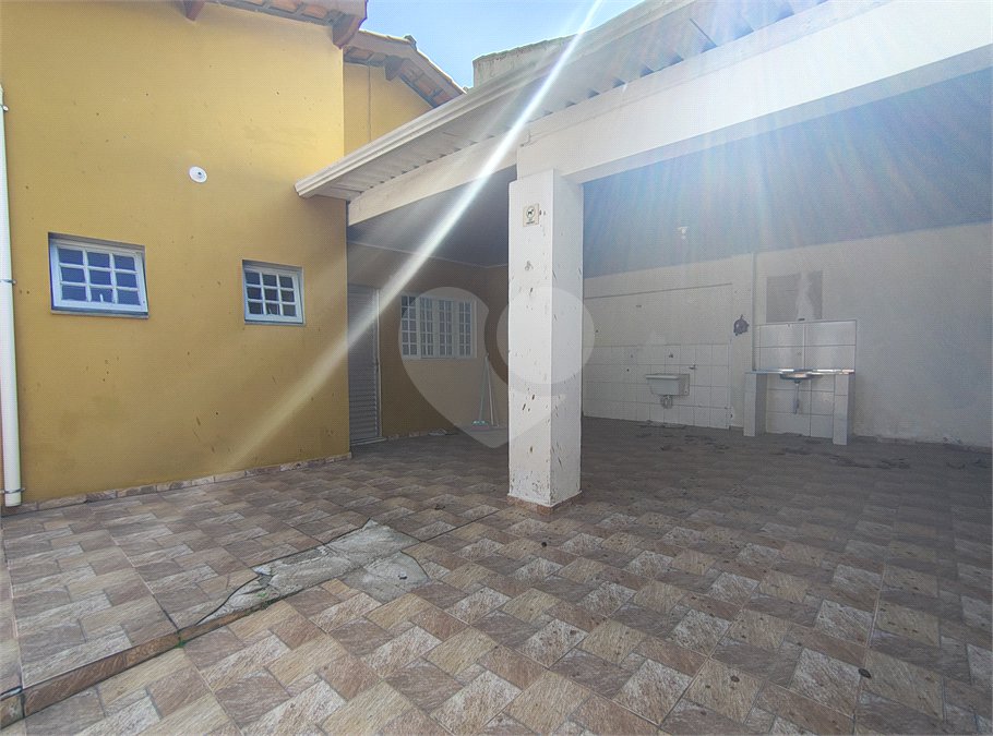 Casa à venda com 3 quartos, sendo 1 suíte, em Vila Assis, Sorocaba, SP