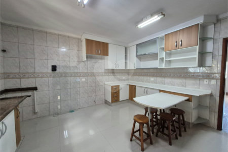 Sobrado à venda com 3 quartos, sendo 1 suíte,  em Vila Fiat Lux, São Paulo, SP