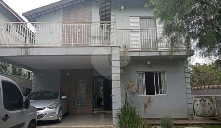 Casa à venda com 4 quartos, sendo 3 suítes, no condomínio Refúgio do Sauá I, Atibaia - SP