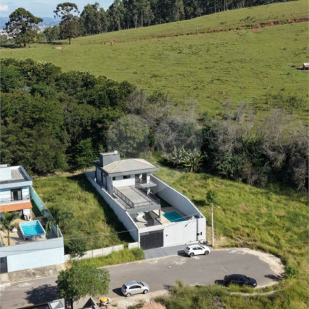 Sobrado à venda com 3 quartos, sendo 1 suíte, em Loteamento Parque Residencial Serras de Atibaia Ii, Atibaia, SP
