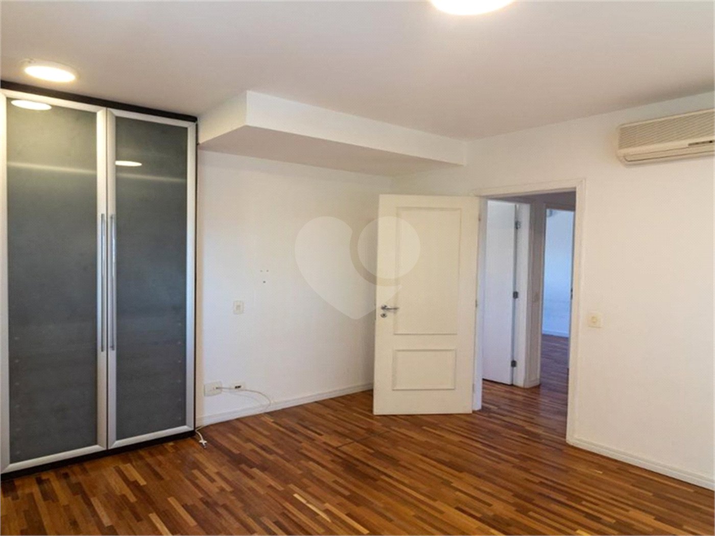 Apartamento à venda com 4 suítes em Jardim Leonor, São Paulo, SP