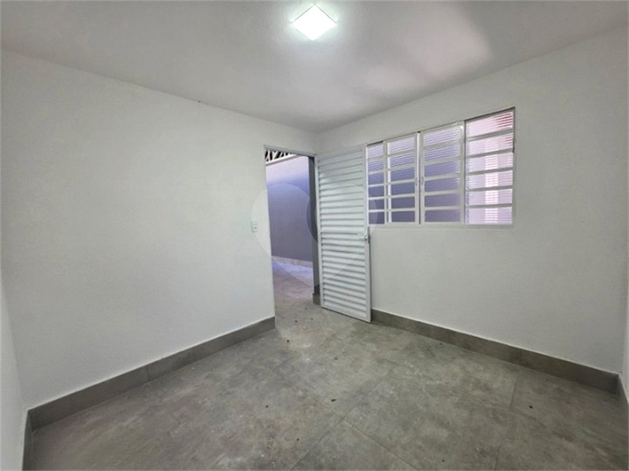 Casa à venda com 3 quartos, sendo 1 suíte, no condomínio Residencial Jardim das Palmeiras, Vinhedo - SP