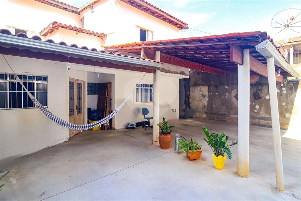 Sobrado à venda com 4 quartos, sendo 1 suíte, em Residencial Monte Verde, Indaiatuba, SP