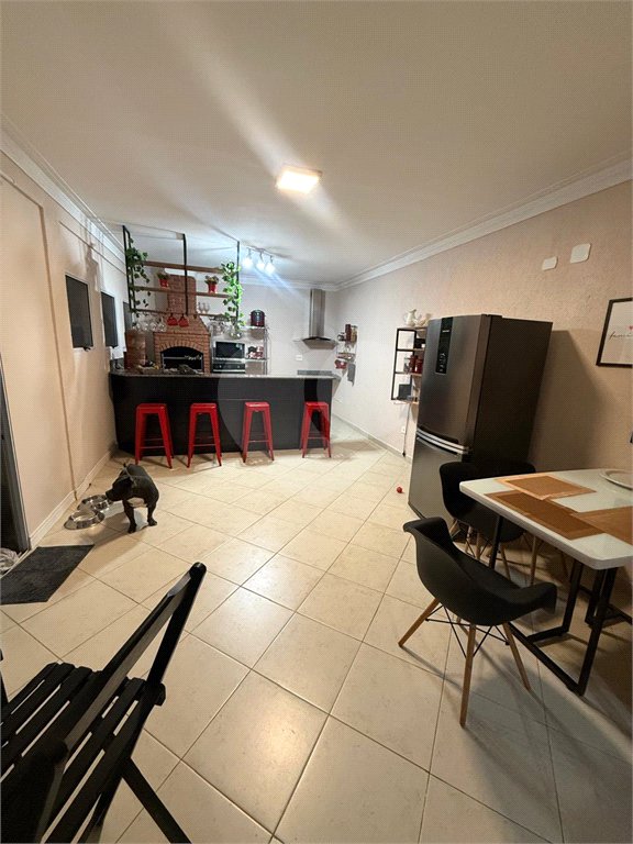 Sobrado à venda com 6 quartos, sendo 2 suítes, em Vila Áurea, Poá, SP