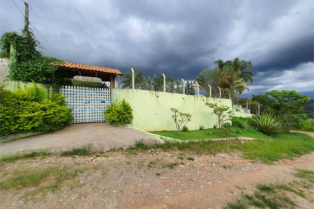 Chácara à venda com 3 quartos, sendo 2 suítes,  em Estância San Remo, Atibaia, SP