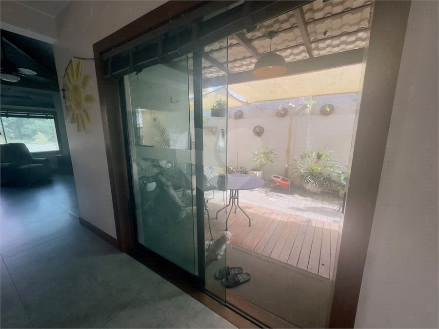 Casa em condomínio à venda com 4 quartos, sendo 2 suítes,  em Caravelas, Armação dos Búzios, RJ