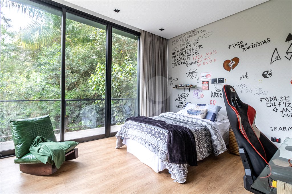 Casa à venda com 4 suítes no condomínio Granja do Morumbi, São Paulo - SP