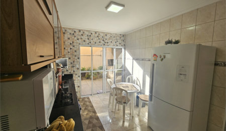 Casa à venda com 3 quartos, sendo 1 suíte,  em Conjunto Residencial Nova Bertioga, Mogi das Cruzes, SP