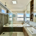 Casa à venda com 3 suítes no condomínio Golf Village, Carapicuíba - SP