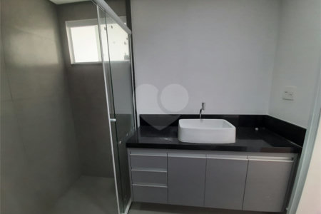 Sobrado à venda com 4 quartos, sendo 3 suítes, em Vila Paulicéia, São Paulo, SP