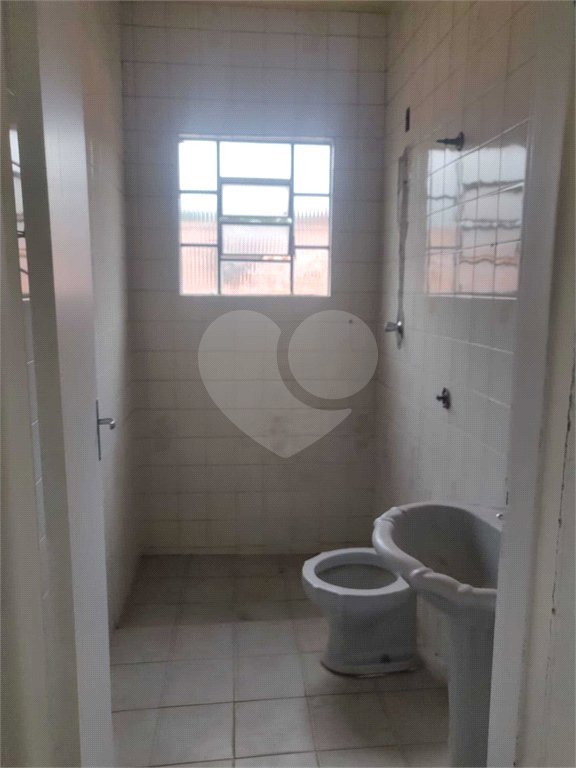 Sobrado à venda com 4 quartos em Jardim Limoeiro, São José dos Campos, SP
