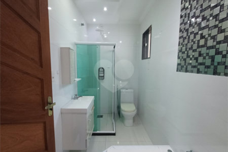 Casa à venda com 3 quartos, sendo 2 suítes, no condomínio Village da Posse, Rio de Janeiro - RJ