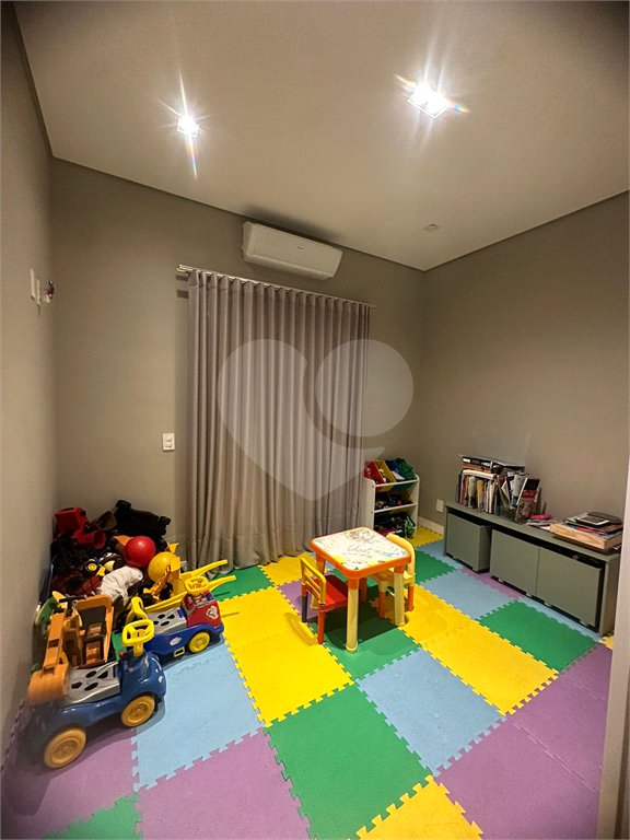 Casa à venda com 4 quartos, sendo 2 suítes, no condomínio Residencial Parque Esplanada, Votorantim - SP