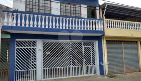 Sobrado à venda com 3 quartos, sendo 1 suíte, em Biritiba, Poá, SP