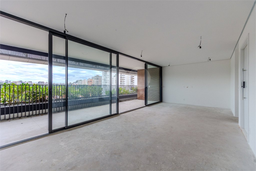 Apartamento à venda com 3 suítes em Vila Nova Conceição, São Paulo, SP