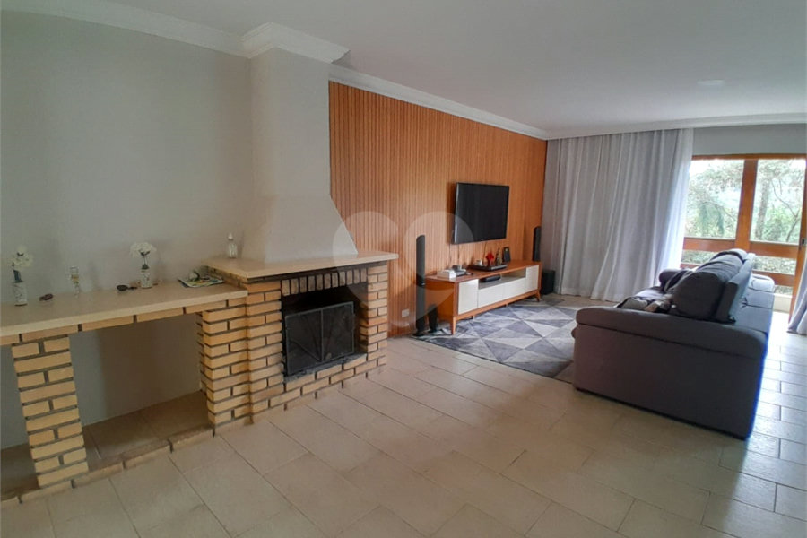 Casa Térrea à venda com 5 quartos, sendo 2 suítes,  em Roseira, Mairiporã, SP