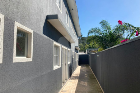 Casa à venda com 2 suítes no condomínio Villagio, Mogi das Cruzes - SP