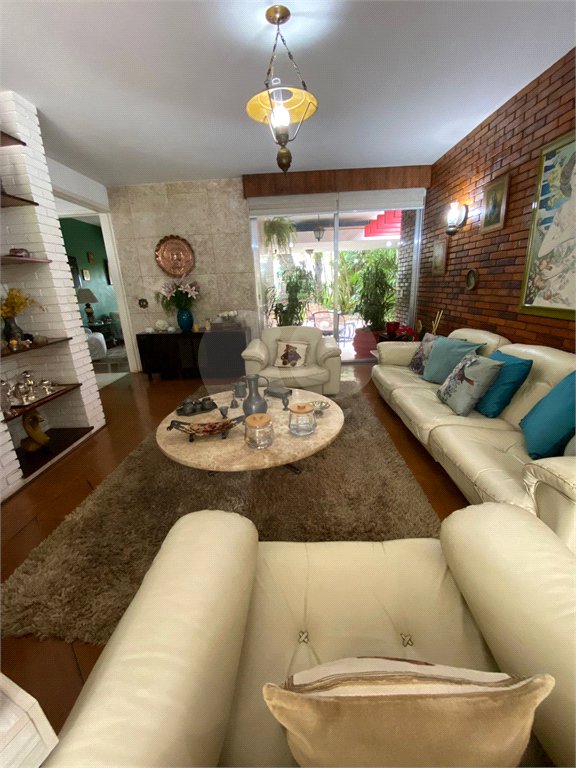 Casa à venda com 4 quartos, sendo 1 suíte,  em Vila Oliveira, Mogi das Cruzes, SP