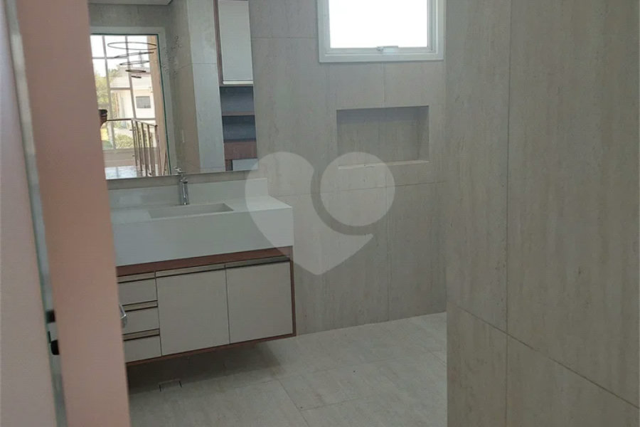 Sobrado recém-construído com 3 dormitórios em condomínio fechado em Piracicaba-SP.