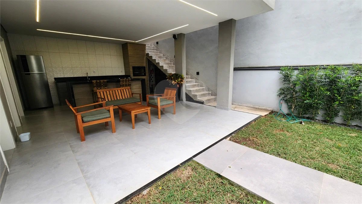 Casa à venda com 3 suítes no condomínio Via Castelli, Louveira - SP