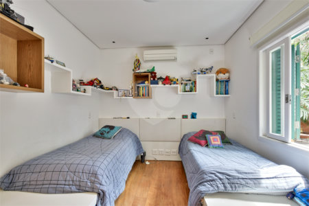 Casa Térrea à venda com 3 quartos, sendo 1 suíte, em Alto da Boa Vista, São Paulo, SP