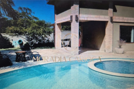Casa à venda com 4 suítes em Jardim Peró, Cabo Frio, RJ