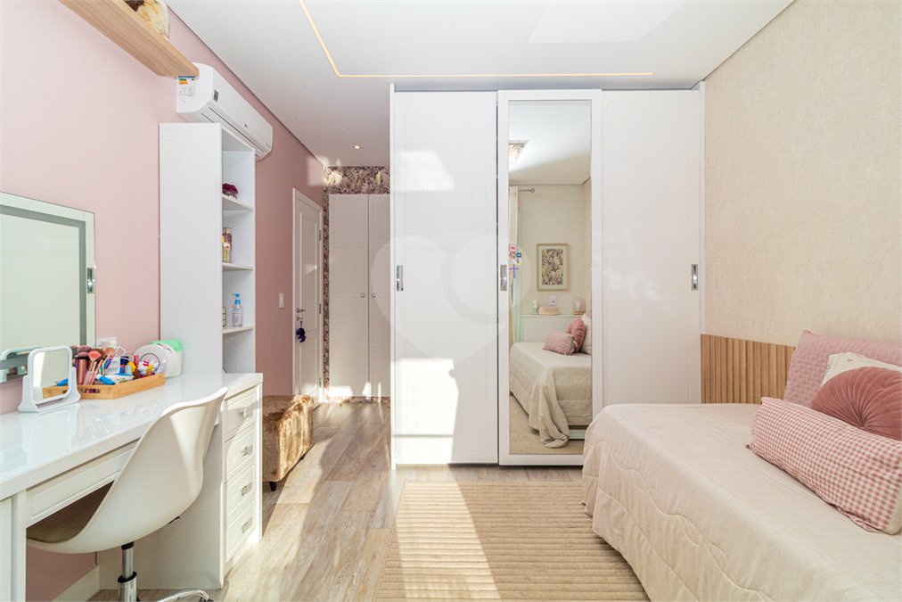 Casa à venda com 4 quartos, sendo 3 suítes, no condomínio Palm Hill North, São Paulo - SP