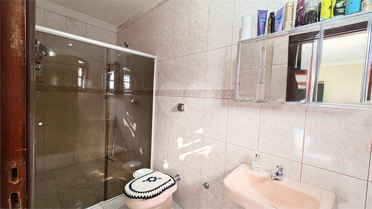 Sobrado à venda com 3 quartos, sendo 1 suíte, em Jardim São Guilherme, Sorocaba, SP