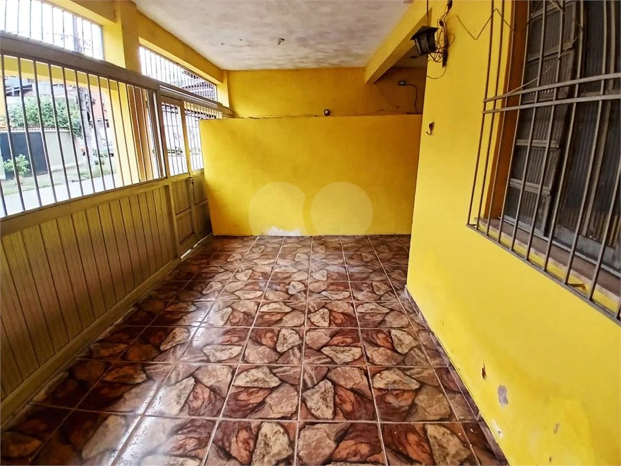 CASA Á VENDA EM SANTÍSSIMO ,ESTRADA DA POSSE ..