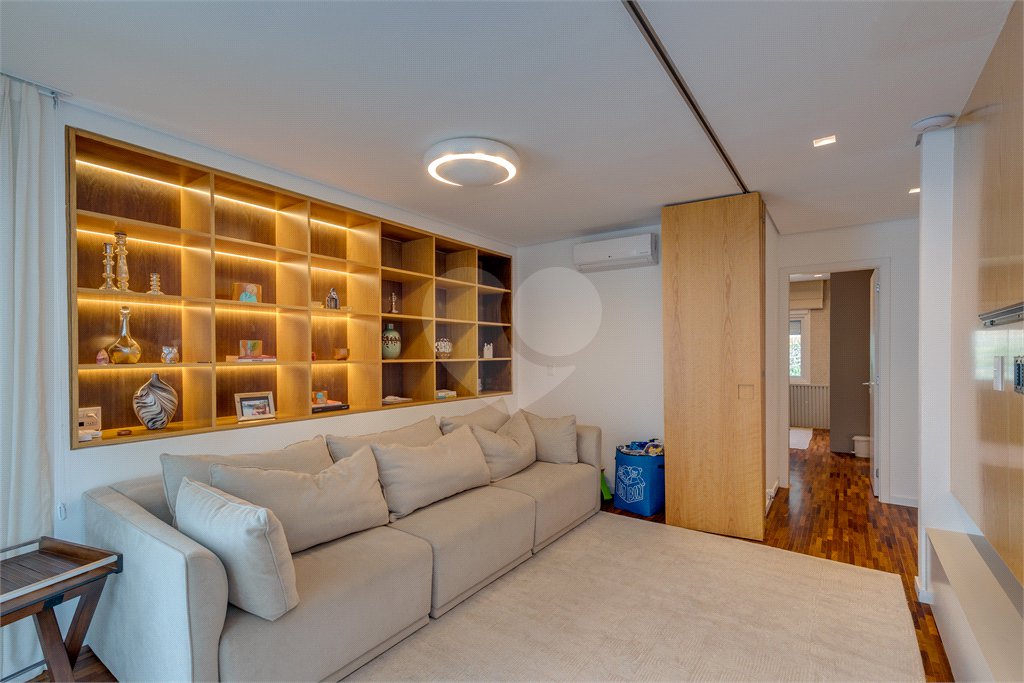 Casa à venda com 3 suítes no condomínio Residencial Canumã, São Paulo - SP