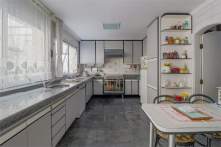 Casa à venda com 4 quartos, sendo 3 suítes,  em Vila Sônia, São Paulo, SP