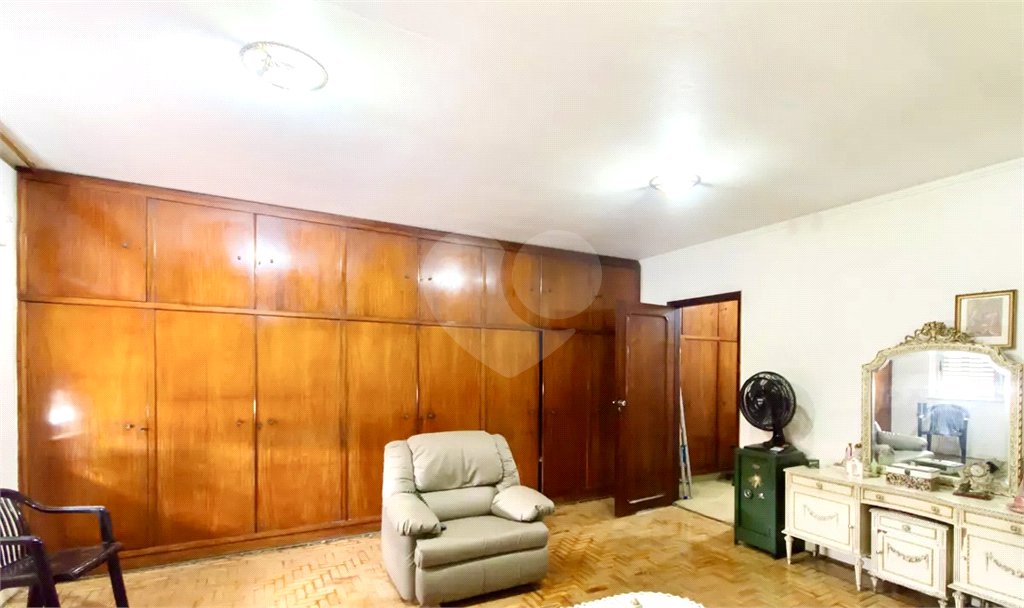Sobrado à venda com 5 quartos, sendo 1 suíte, em Vila Monumento, São Paulo, SP