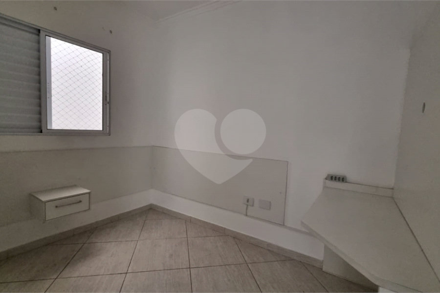 Casa à venda com 3 quartos, sendo 1 suíte,  no condomínio Rafaela I, São Paulo - SP