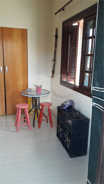 Casa à venda com 3 quartos, sendo 2 suítes, no condomínio Itatitara, Rio de Janeiro - RJ