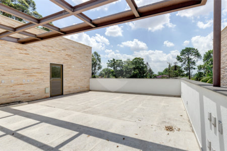 Casa à venda com 4 quartos, sendo 3 suítes, no condomínio Jardim Flora, São Paulo - SP