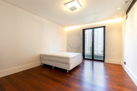 Apartamento à venda com 3 suítes em Cerqueira César, São Paulo, SP